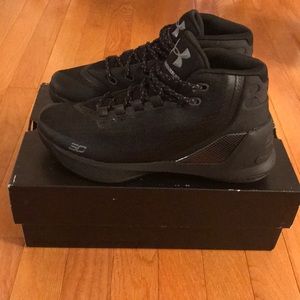 Under Armour Boys Grade School Curry 3, 6Y